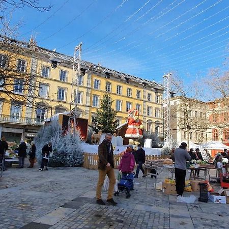 Studio Tres Spacieux Avec Cour, En Plein Coeur De Ville ! Каркасон Екстериор снимка