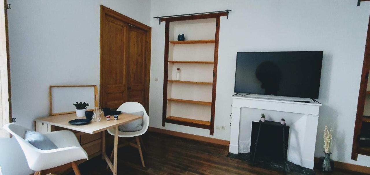 Studio Tres Spacieux Avec Cour, En Plein Coeur De Ville ! Каркасон Екстериор снимка